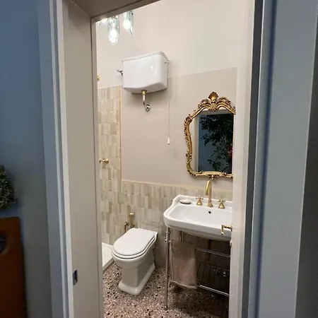 Double In Porta Portese Homestay Rome