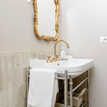 Double In Porta Portese Homestay Rome